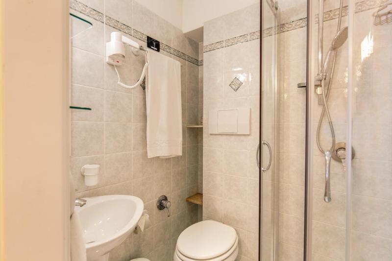 Double or Twin Room image 2