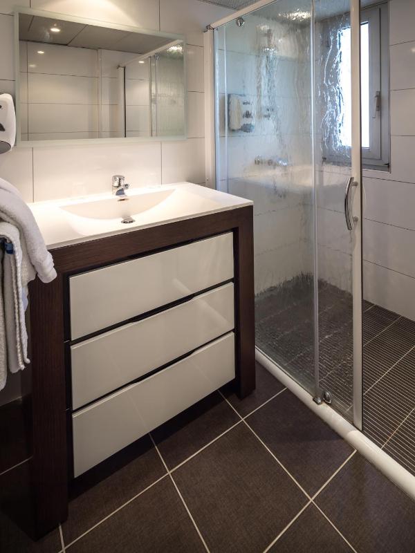 Single Room with Mountain View image 3