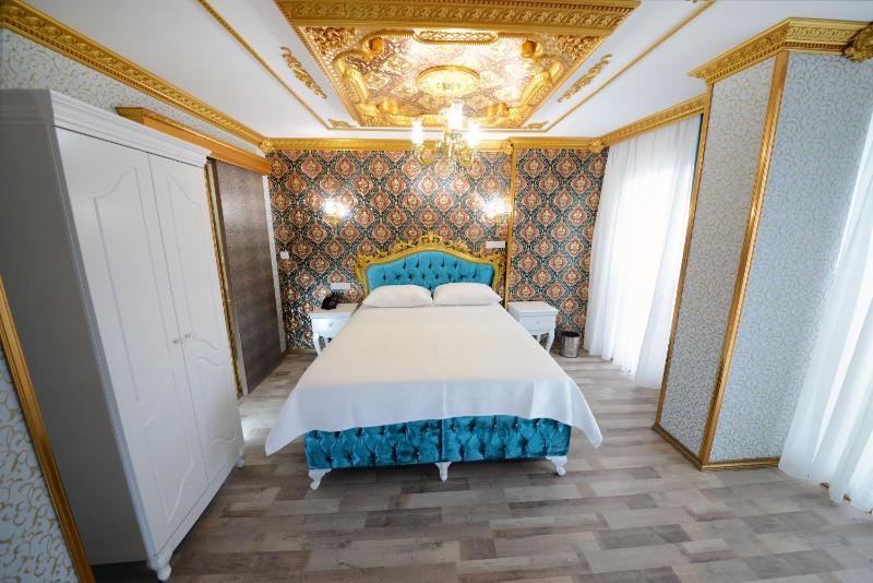 Deluxe Double Room image 2