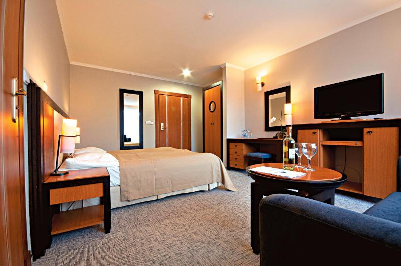 Double or Twin Room image 2
