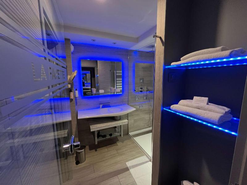 Junior Suite with King Bed and Sofa Bed for Children - Non-Smoking image 1