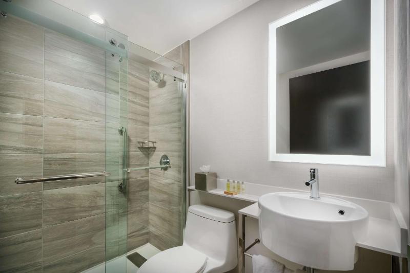 King Room image 3