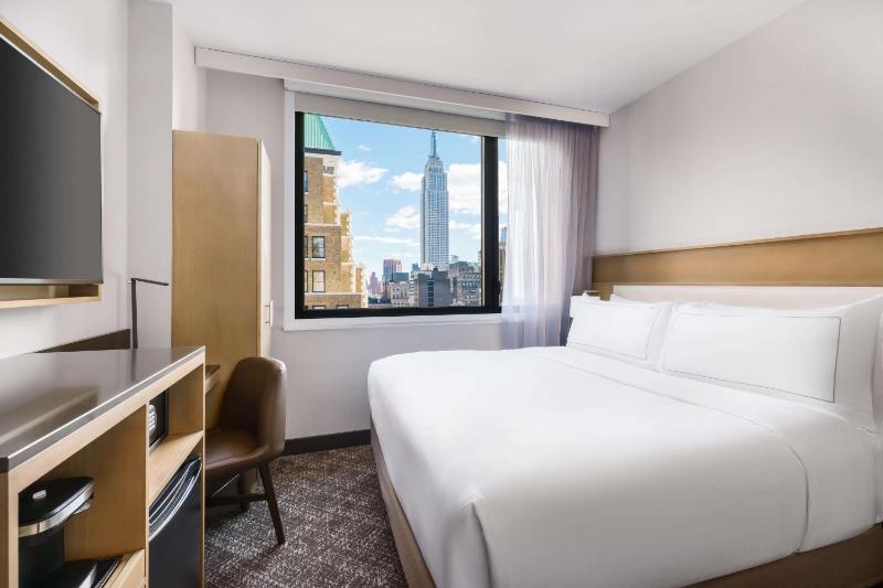 DoubleTree by Hilton New York Times Square South - image 2