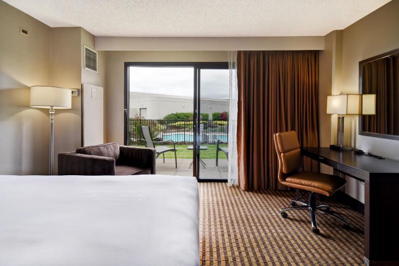 Deluxe Double Room with Two Double Beds image 2