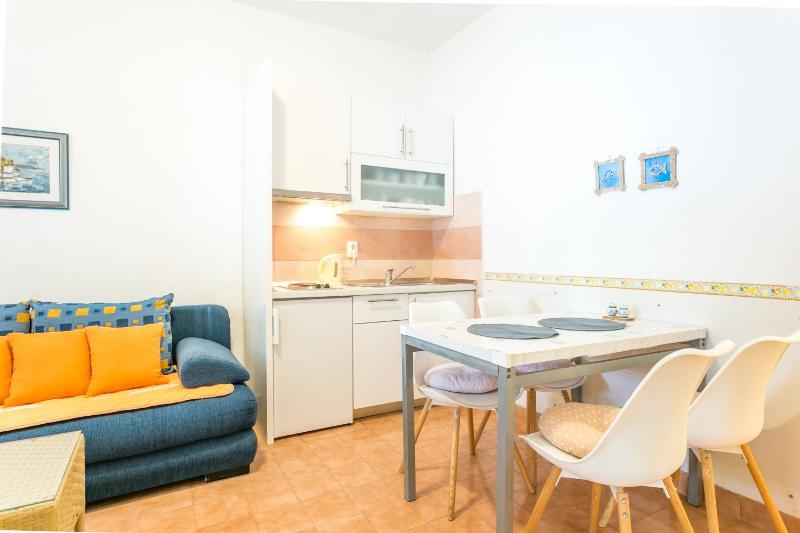 Apartments by the sea Podgora Makarska - 6846 - image 2
