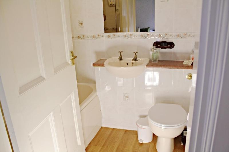 Small Double Room image 3