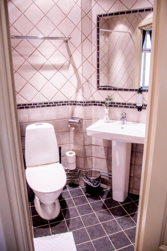 Standard Twin Room image 4