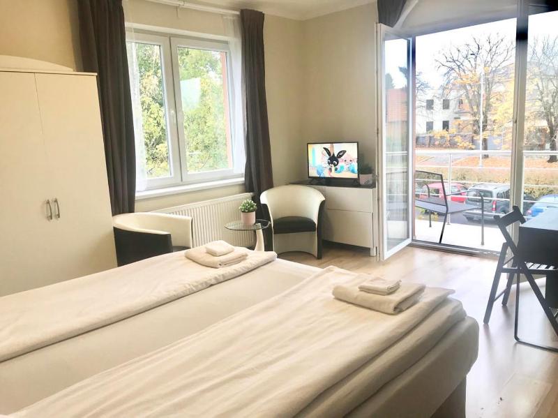 Deluxe Double Room with Balcony image 3