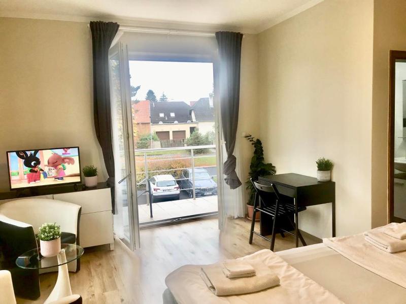 Deluxe Double Room with Balcony image 4