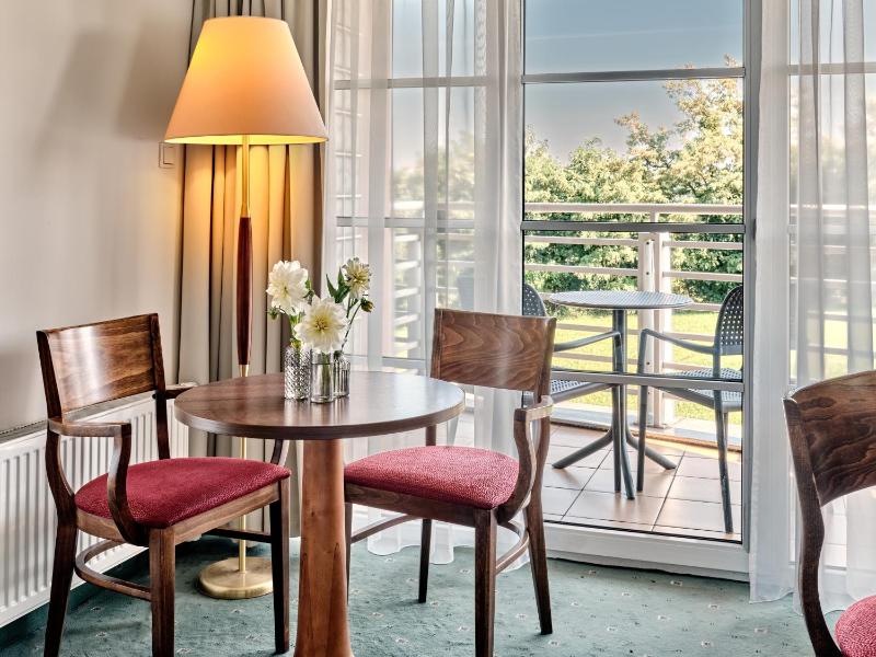 Superior Twin Room with Balcony image 1