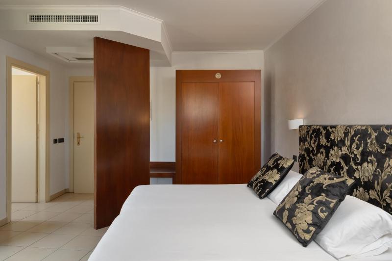 Superior Double Room image 4