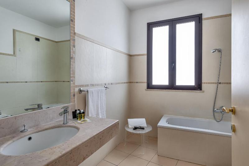 Superior Double Room image 2