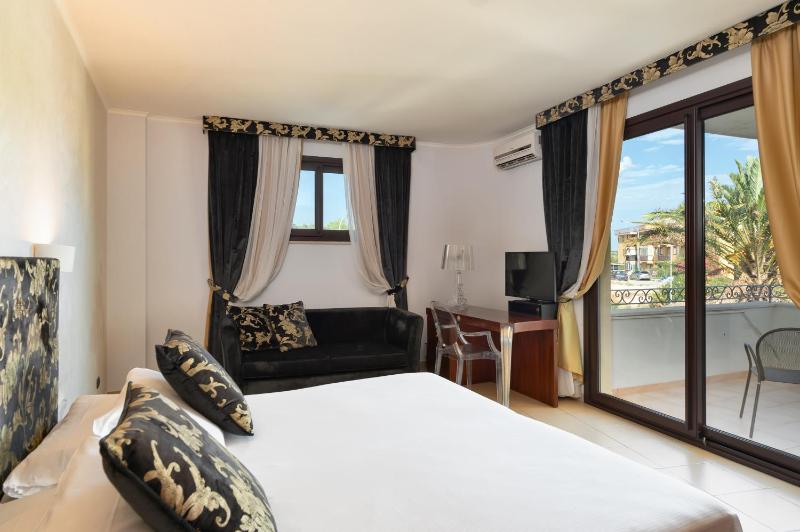 Superior Double Room image 3