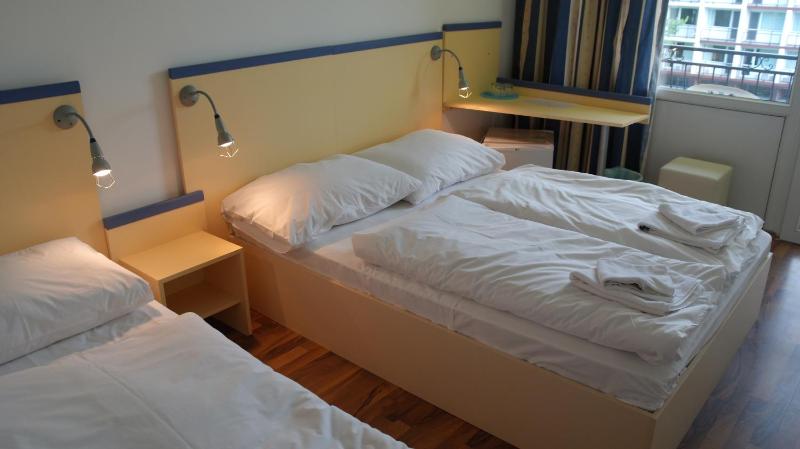 Basic Triple Room image 2
