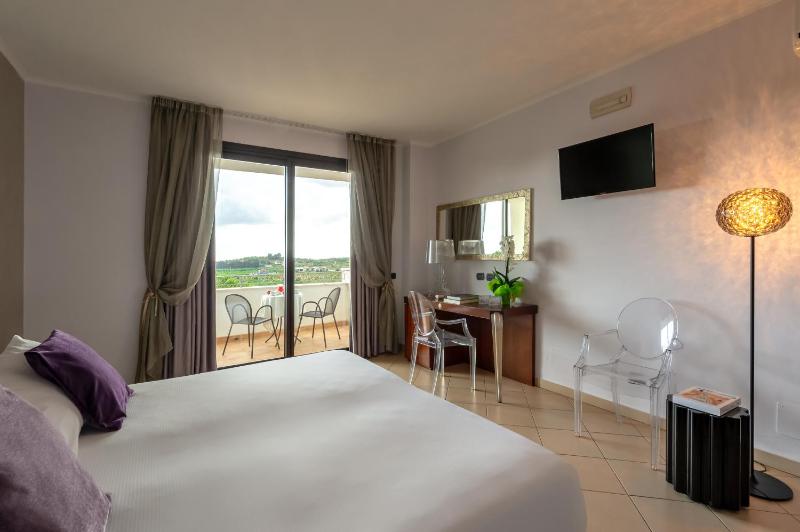 Double or Twin Room image 3