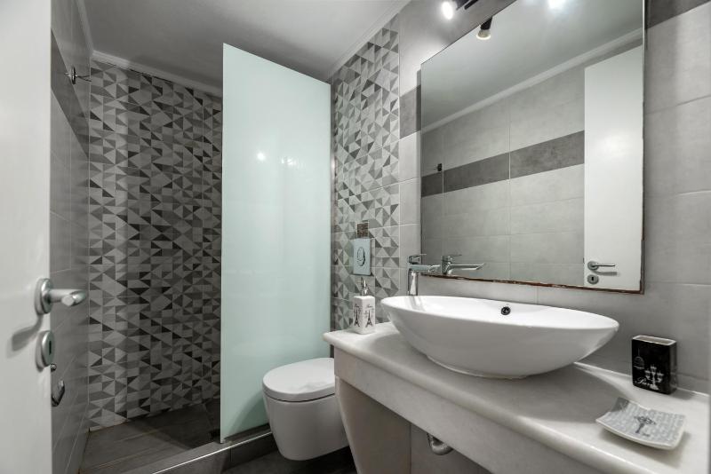 Luxury Triple Room image 3
