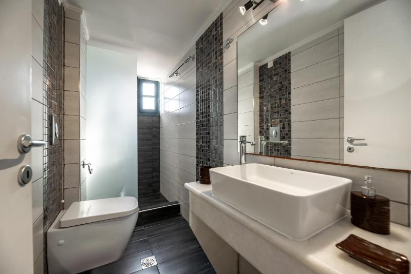 Luxury Triple Room image 4