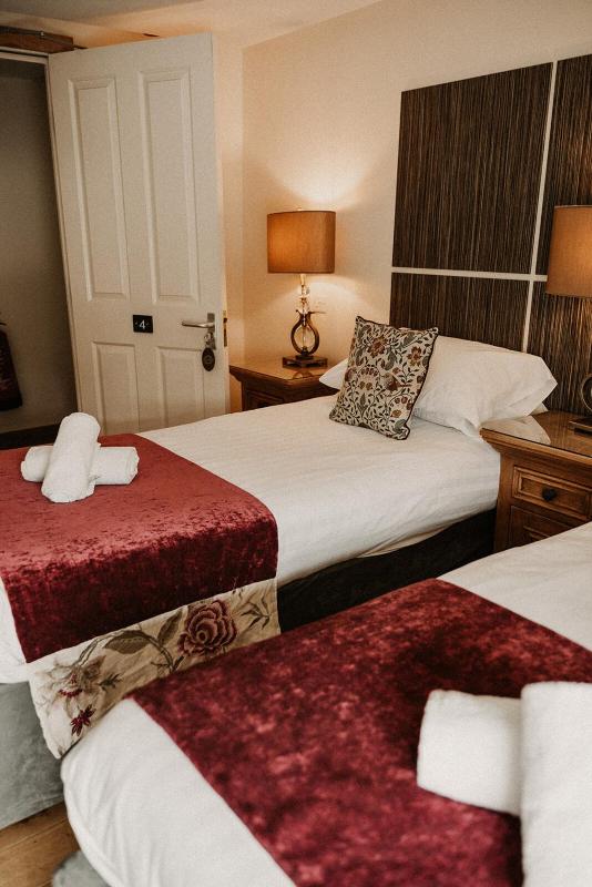 Standard Twin Room image 1