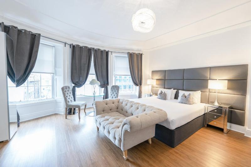 Studio Apartment image 3