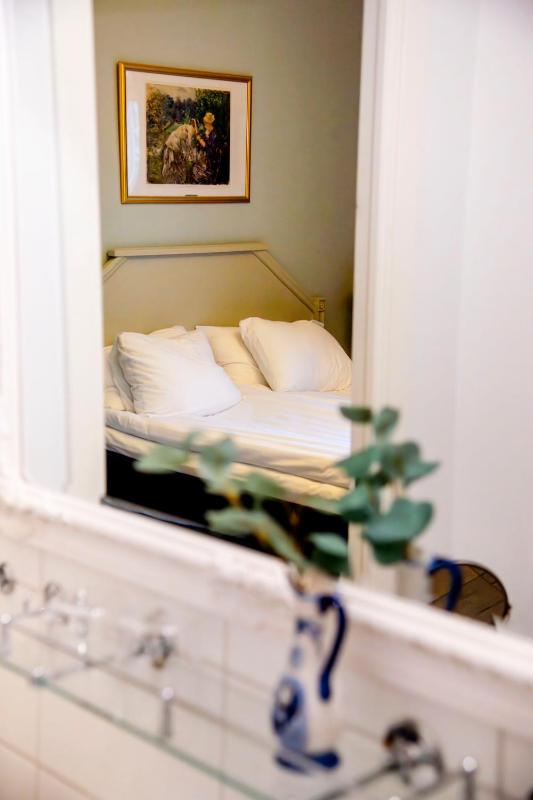 Standard Double Room image 3