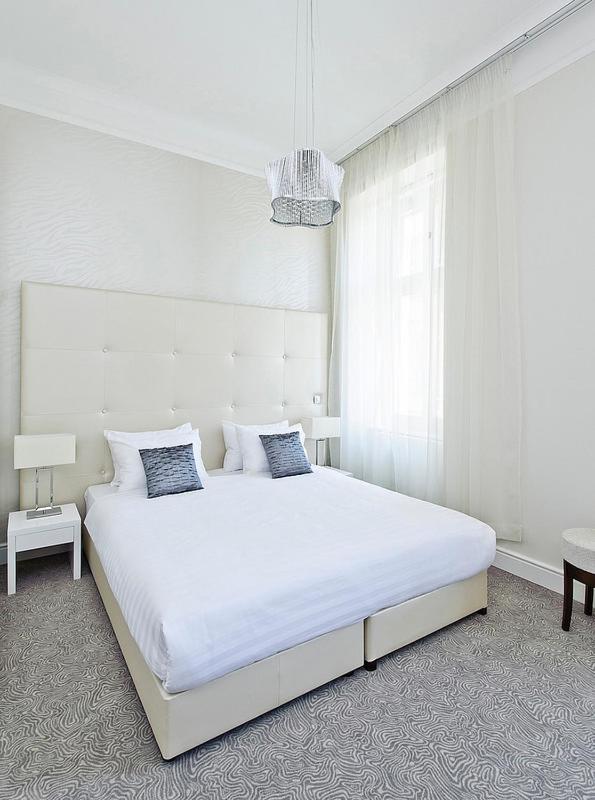 Small Double Room image 4