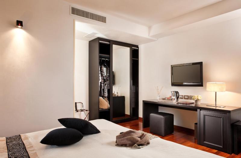 Deluxe Double Room image 4