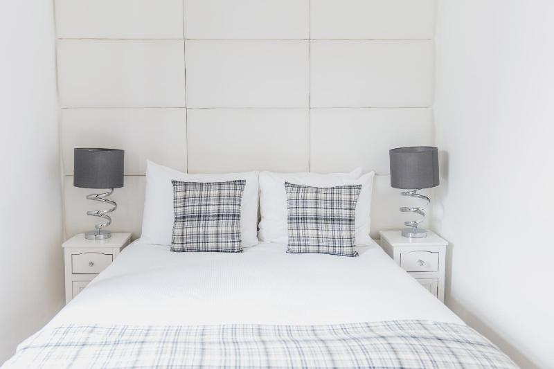 Luxury Two-Bedroom Apartment image 4