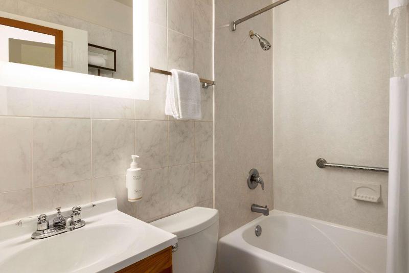 Howard Johnson by Wyndham Ocean City Oceanfront - image 26