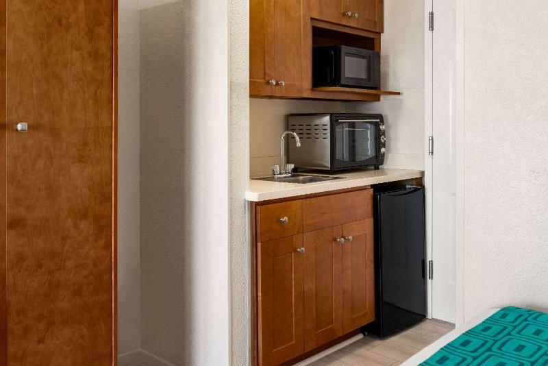 Howard Johnson by Wyndham Ocean City Oceanfront - image 37