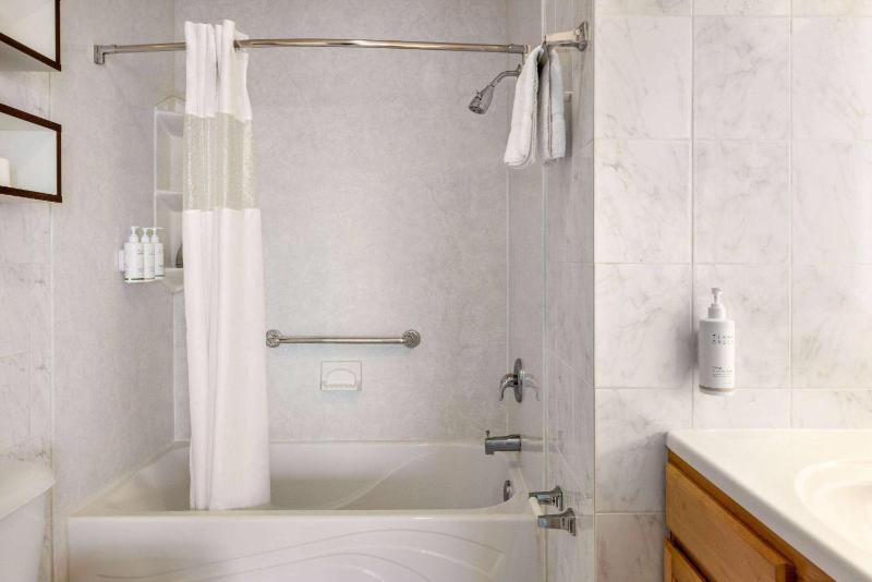 Howard Johnson by Wyndham Ocean City Oceanfront - image 30