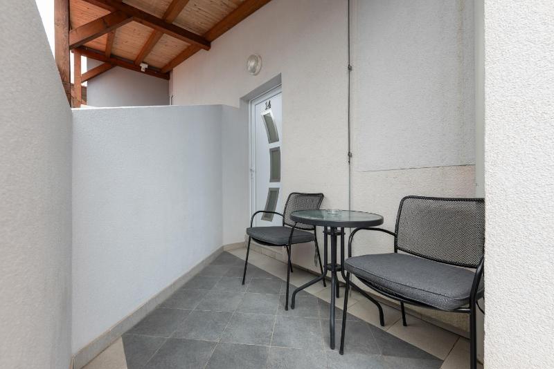 Standard Room with Pool View image 4