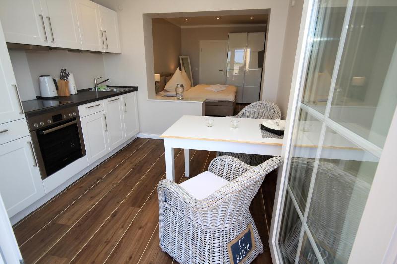 Studio Apartment image 3