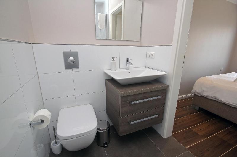 One-Bedroom Apartment image 4