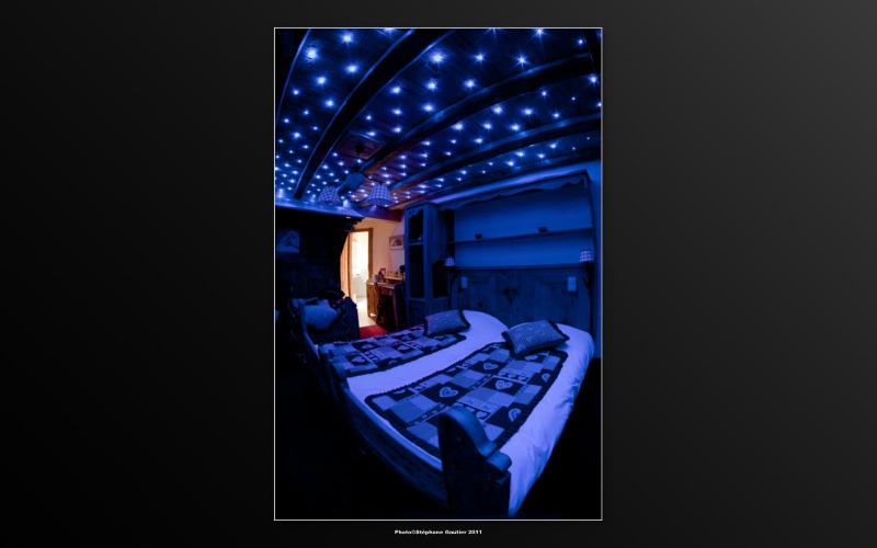 Twin Room image 4