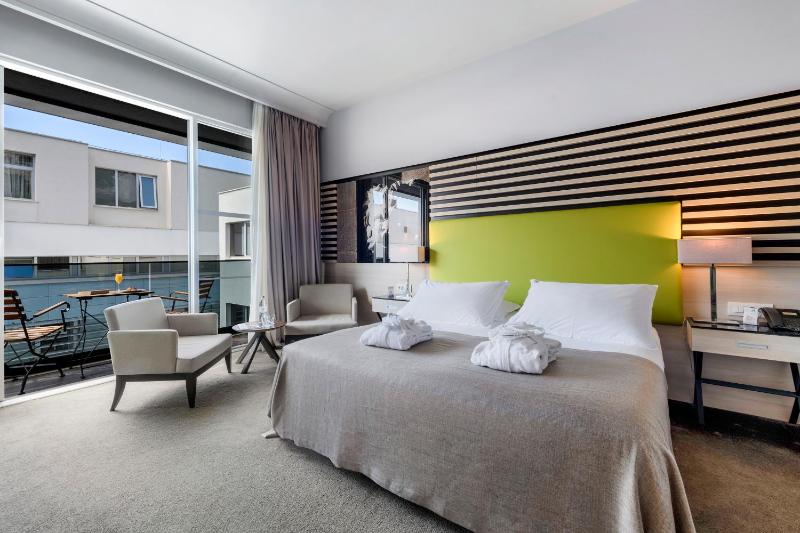 Executive Room with Balcony image 1
