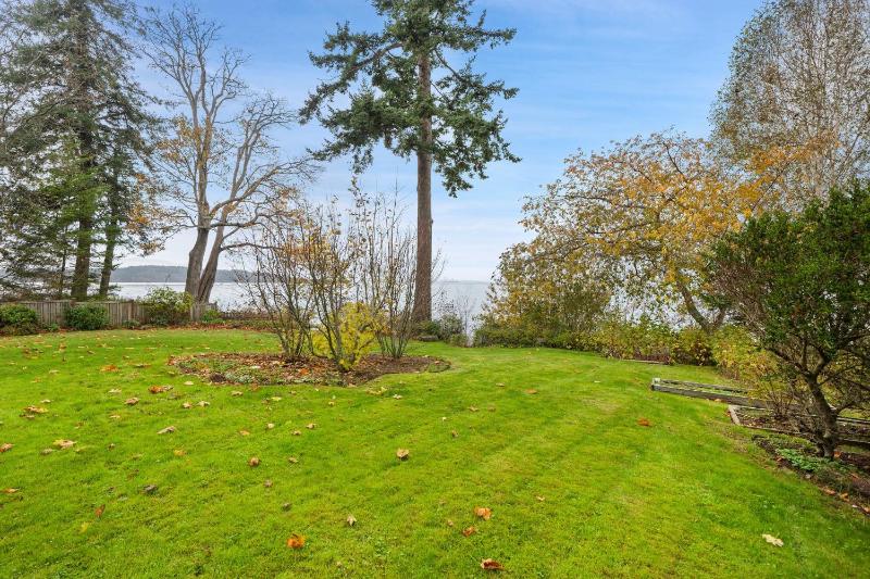 Three-Bedroom Holiday Home  image 2