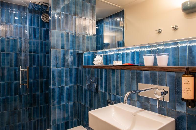 Standard Queen Room image 4