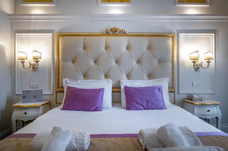 Superior Double or Twin Room with City View image 4