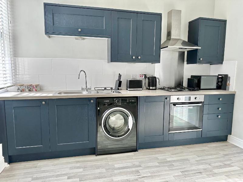 One-Bedroom Apartment image 4