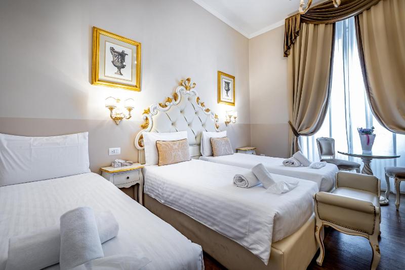 Deluxe Triple Room image 4