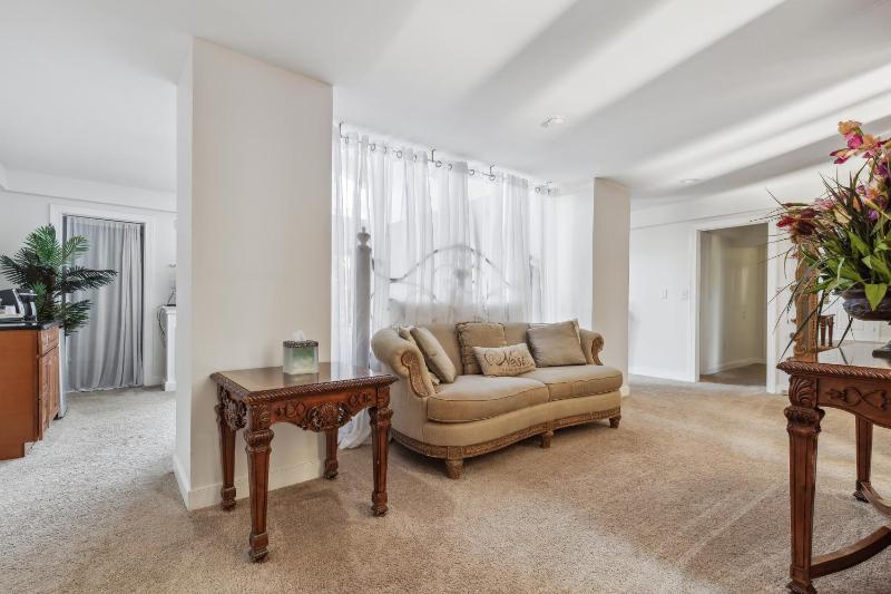L - Penthouse image 3