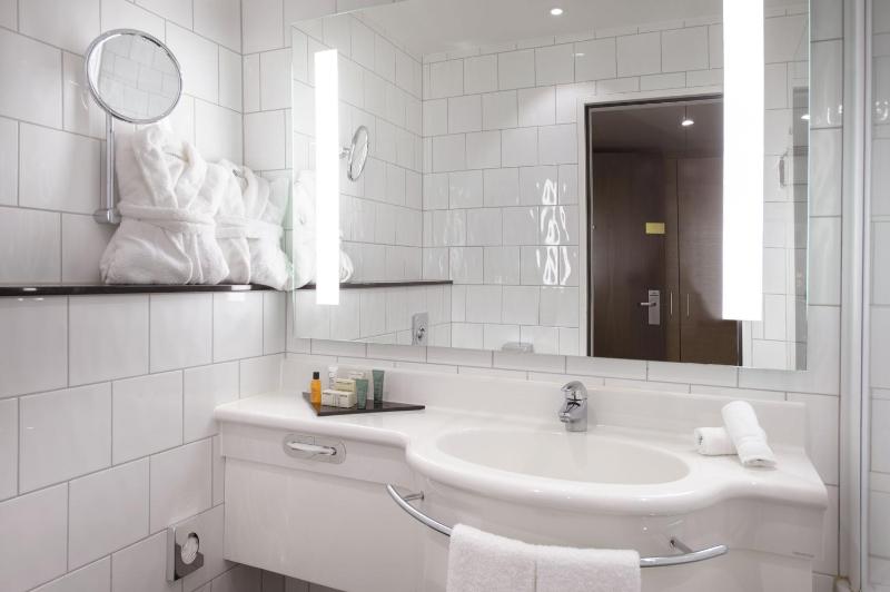 Deluxe Twin Room image 1