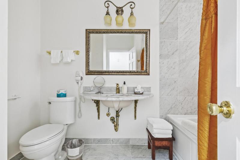 Y- One person Jetted tub image 3