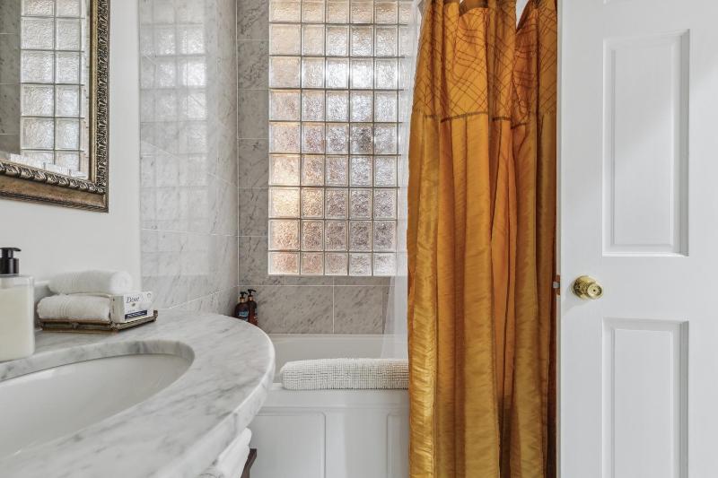 Y- One person Jetted tub image 2