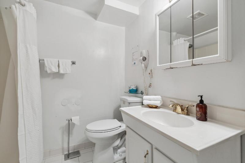 B-2 Family Suite image 2