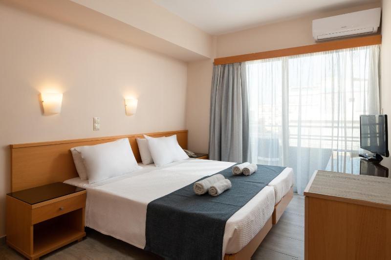 Twin Room image 2