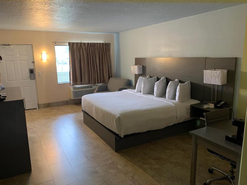 King Room - Non-Smoking image 1