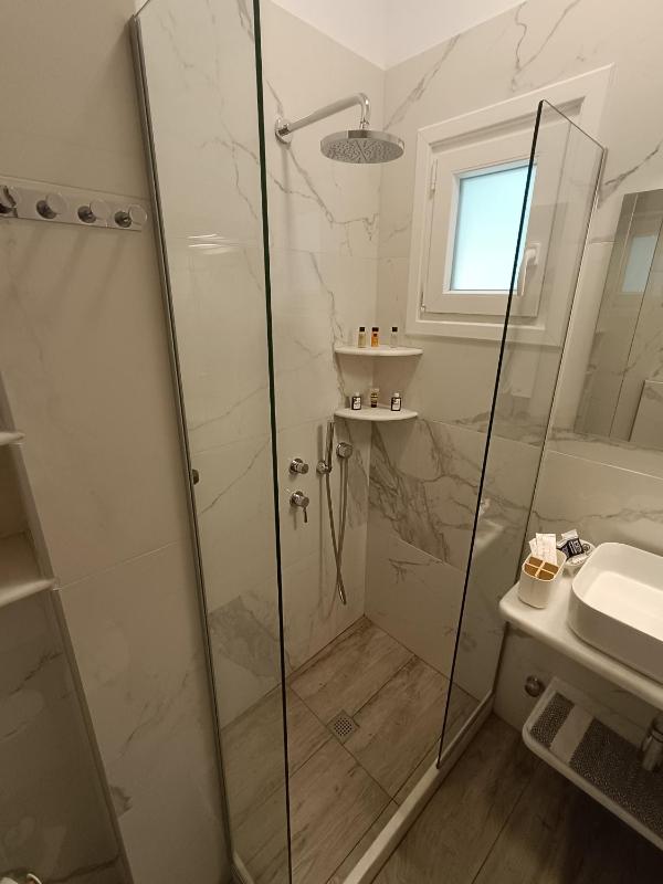 Standard Quadruple Room image 1
