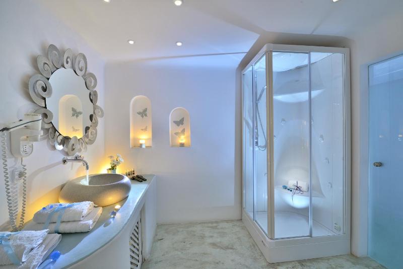 Elegant Suite with Hot Tub and Caldera View image 2