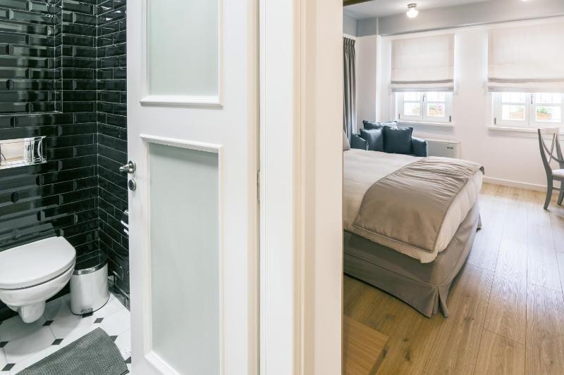 Standard Double Room image 3
